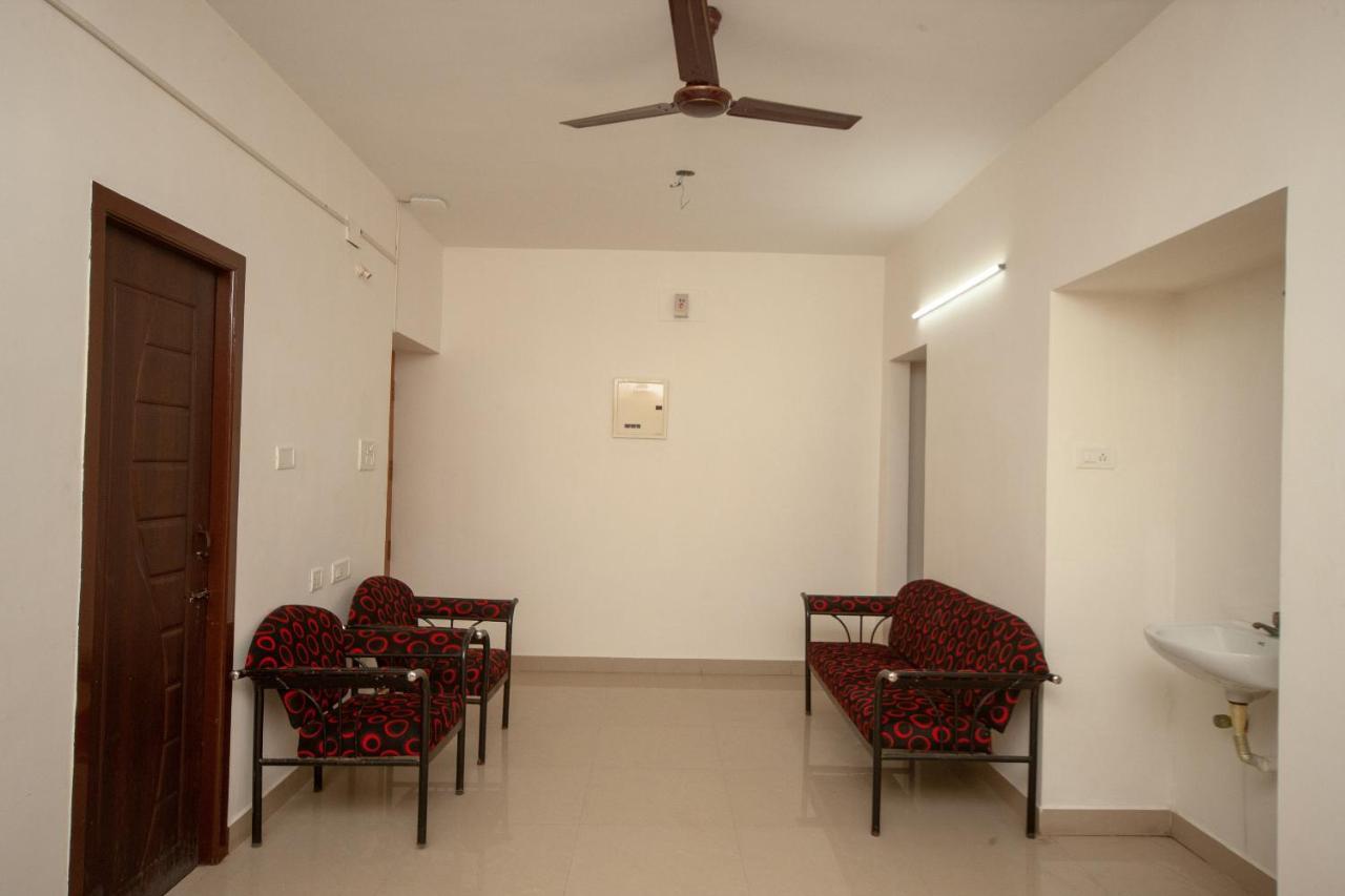 Oyo 24215 Flagship Pjp Park 3* Chennai